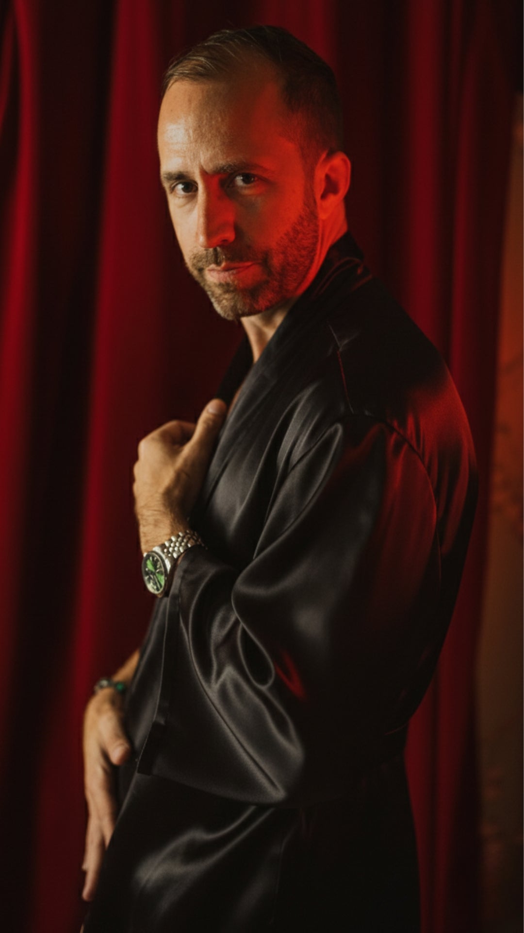 Majestic Top — Silk — Black
fabric:silk